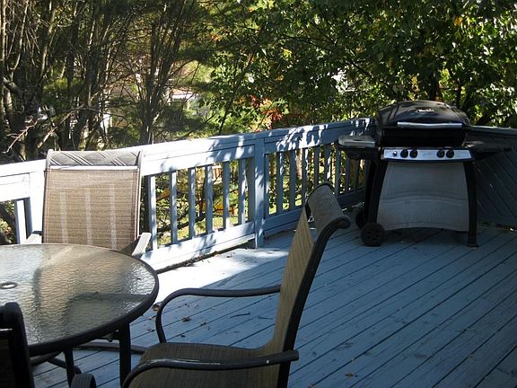 3rd image of 6488 Woodthrush Dr