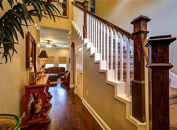 4th image of 2333 Amesbury Dr