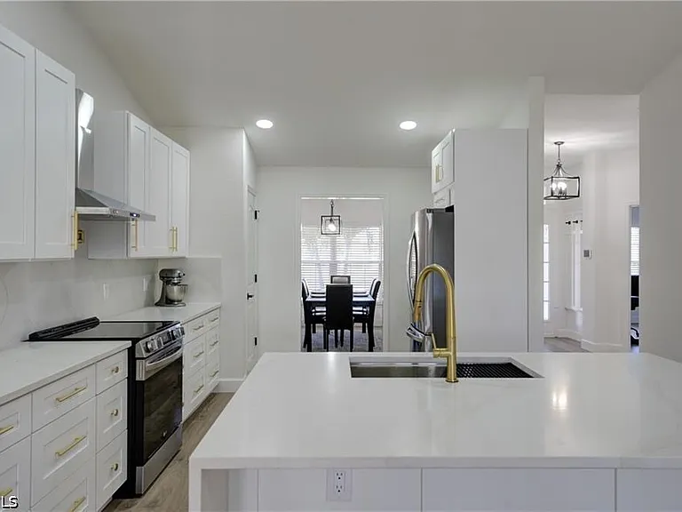 2822 NW 7th Ter — Photo 16