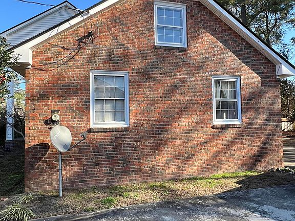 3rd image of 1802 Oxford Road