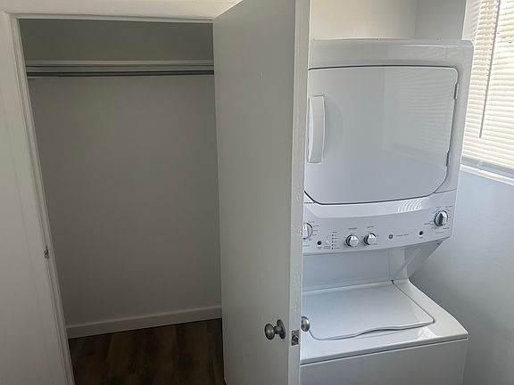 5th image of 1915 E Walton Ave