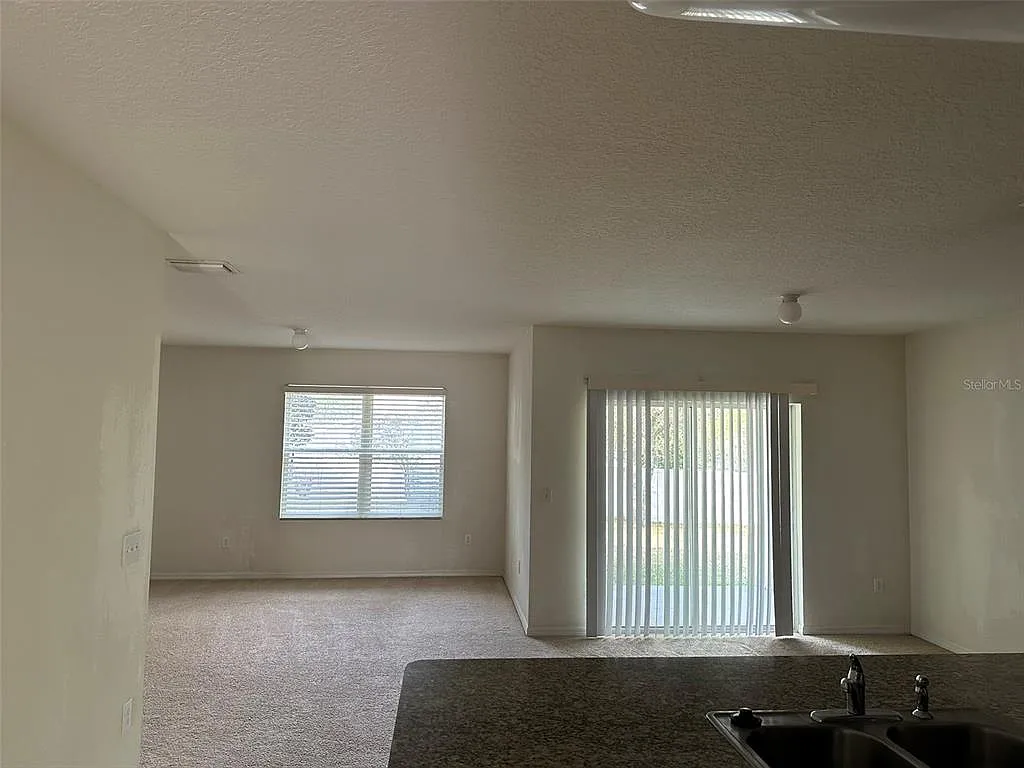 4 bed, 2.0 bath, 1828 sqft, $2,000 — Photo 4