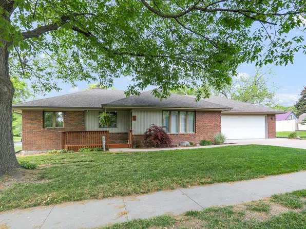 902 Jefferson St, Pella, IA 50219