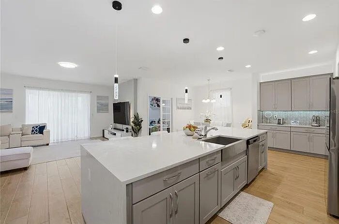 4 bed, 2.5 bath, 2658 sqft, $3,150 — Photo 4
