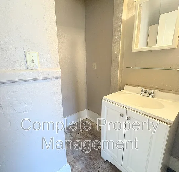 1313 4th Ter W — Photo 10