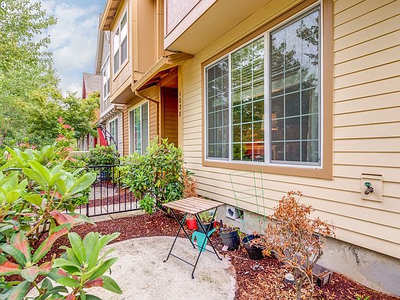 3rd image of 1044 SE Alika Ave