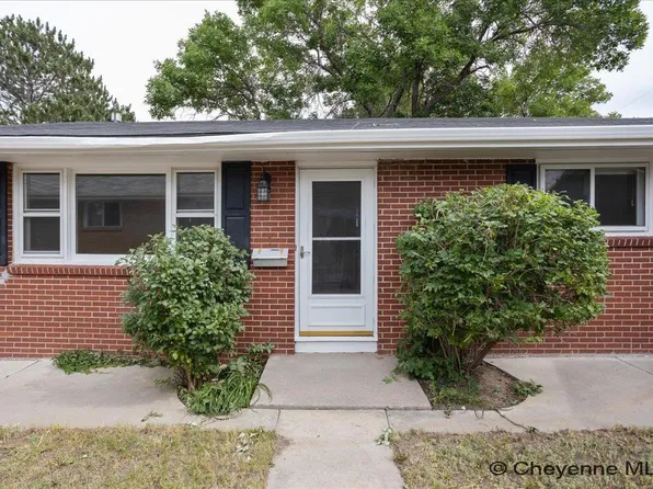 1721 Oxford Dr, Cheyenne, WY 82001
