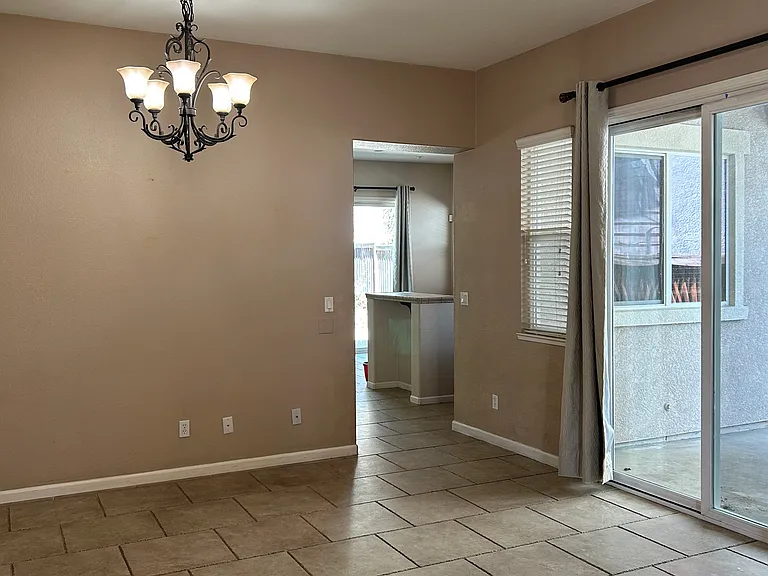 865 Larkspur Ln — Photo 6