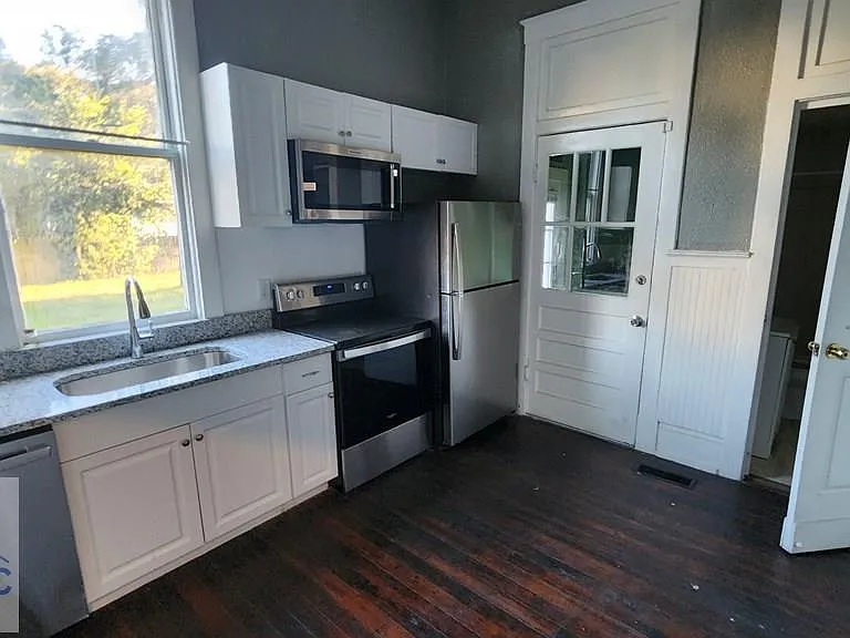 826A E Duffy St — Photo 4
