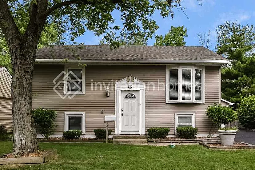 104 N Elm Ln
