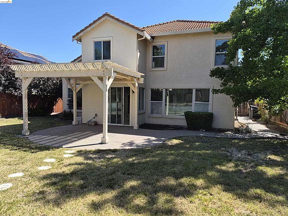 3rd image of 4016 Caldera Way
