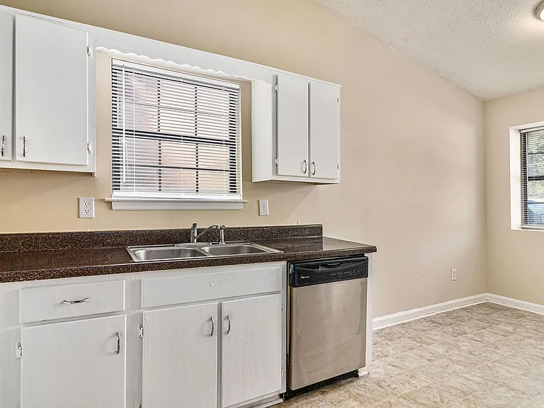 6124 Dana Ct — Photo 5