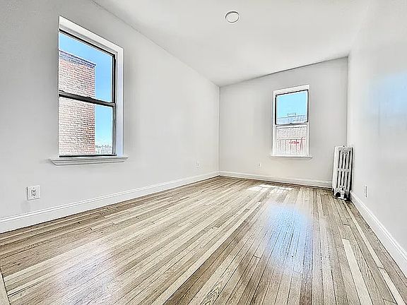 3rd image of 187 Pinehurst Ave APT 1C