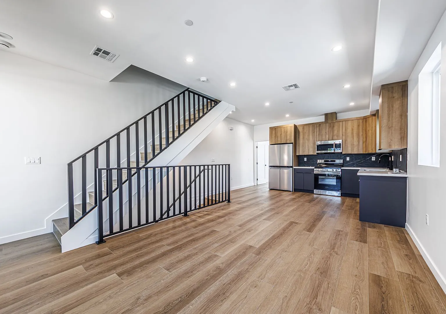 5508 3/4 Barton Ave — Photo 1