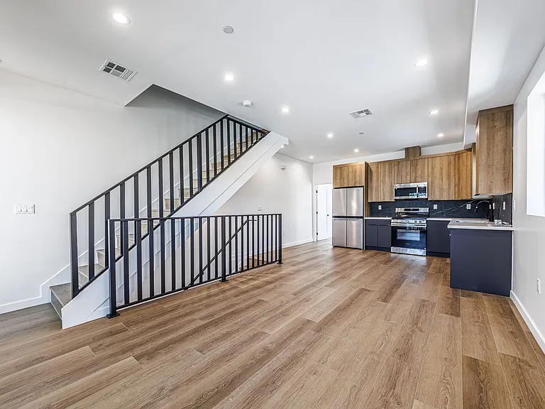 5508 3/4 Barton Ave — Photo 1