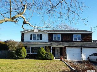 120 Beach Dr, West Islip, NY 11795
