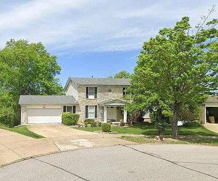 2206 Viewroyal Dr — Photo 1