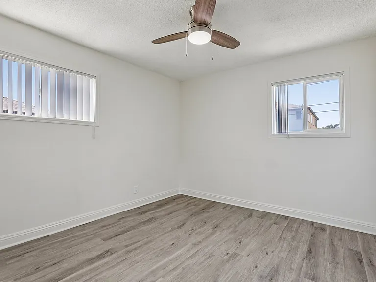 Mavis Plaza Apartments — Photo 16