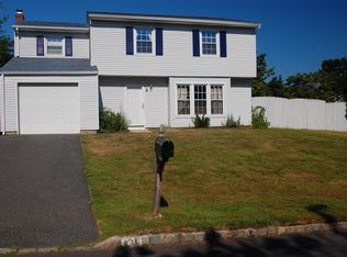 2 Meadow Ct, Hazlet, NJ 07730