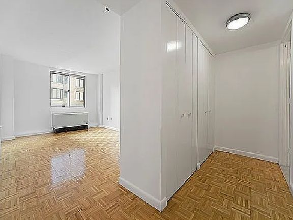 4th image of 308 E 38th St #11H