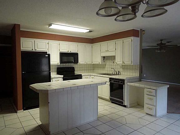 3rd image of 11 Westward Cir