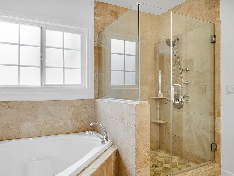 2545 Sycamore Dr — Photo 23