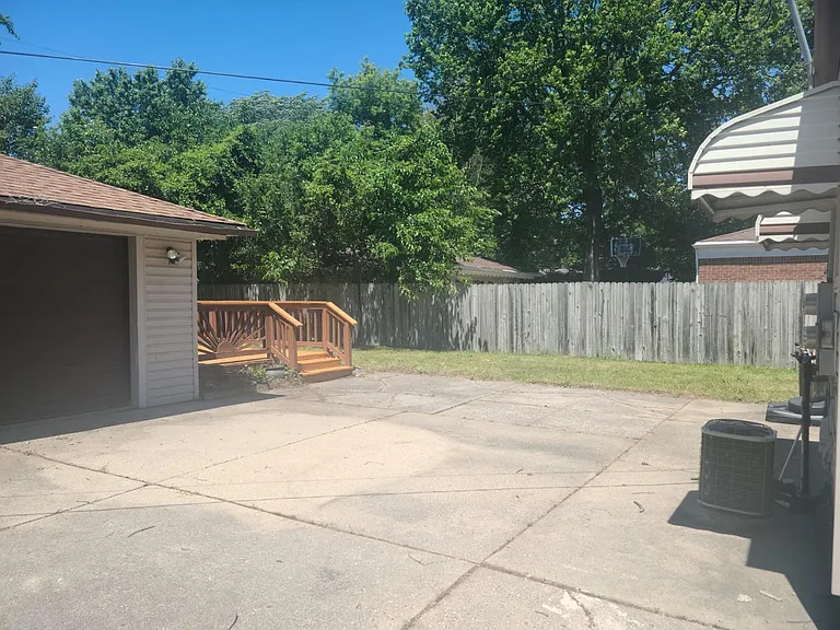 24335 Cottage Ln — Photo 16