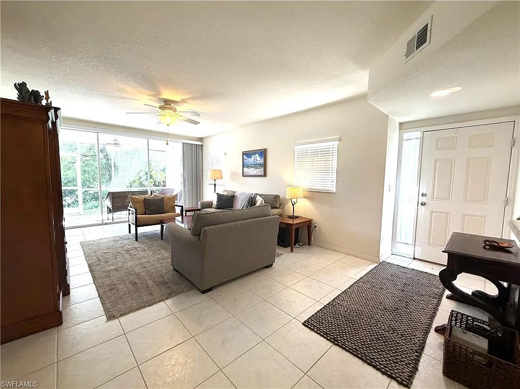 3 bed, 2.0 bath, 1616 sqft, $5,600 — Photo 3