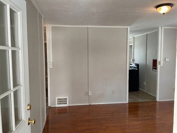 3rd image of 222 Bellfield Ave