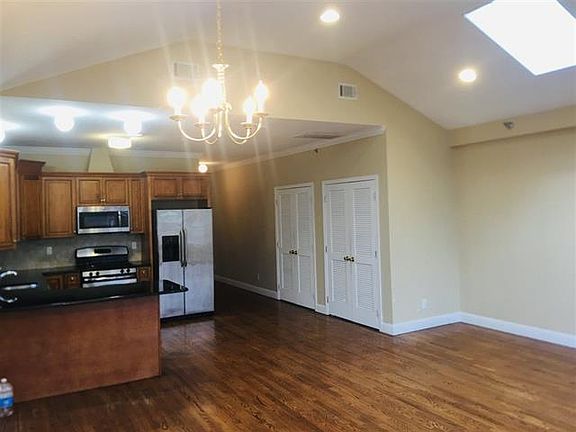2nd image of 272 Saint Pauls Ave