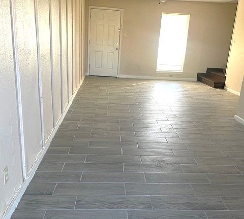 2nd image of 2515 Solomon Dr #B7