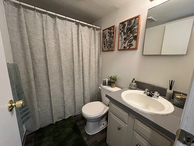 Lexington Manor Apartments — Photo 16