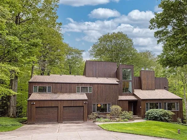 6031 Schultz Rd, Erie, PA 16509