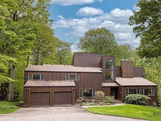 6031 Schultz Rd, Erie, PA 16509