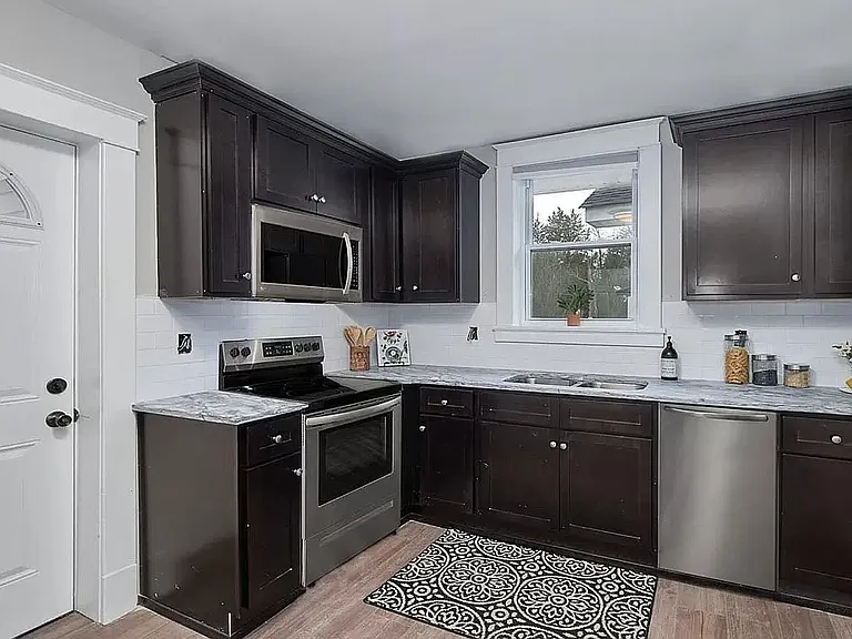 3211 Stockton St — Photo 10