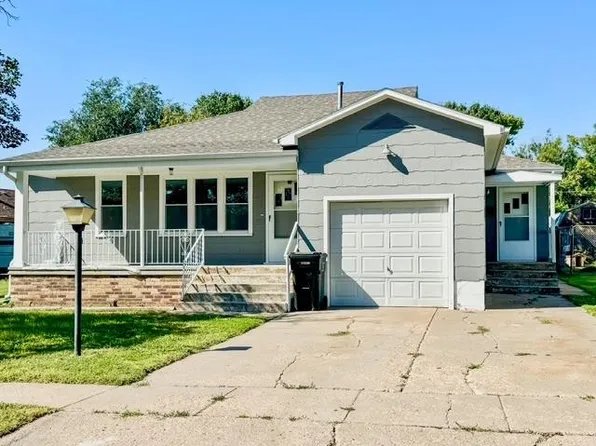 309 N 9th St, Wakeeney, KS 67672