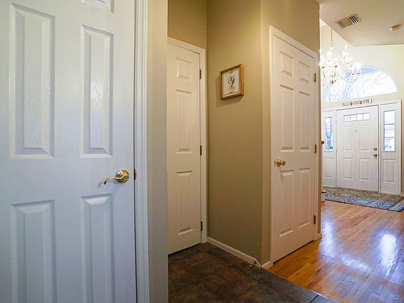 4th image of 248 Brehaut Ave