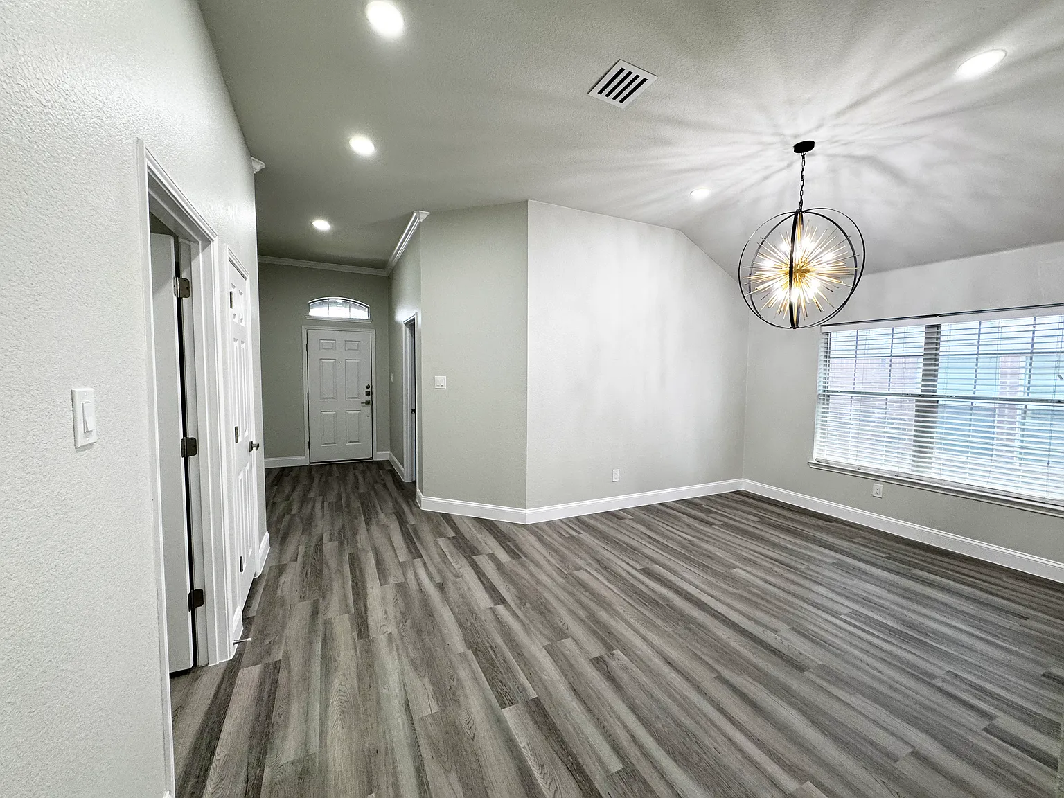 4 bed, 2150 sqft, $2,245 — Photo 3