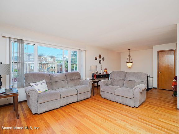 4th image of 146 Logan Ave