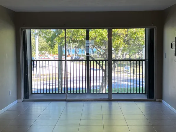 701 N Indian River Dr APT 203, Fort Pierce, FL 34950