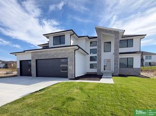 5427 213th Ave, Elkhorn, NE 68022