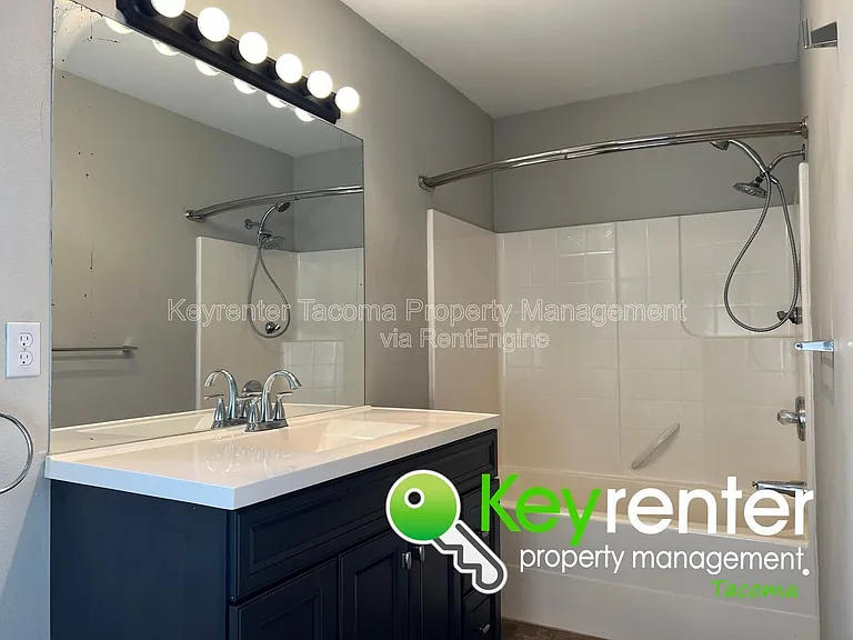 628 N Steele St — Photo 13