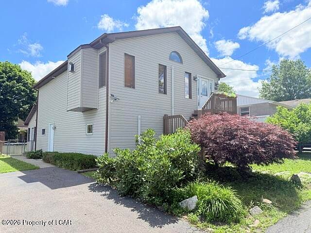 1st image of 960 N Manhattan Ct