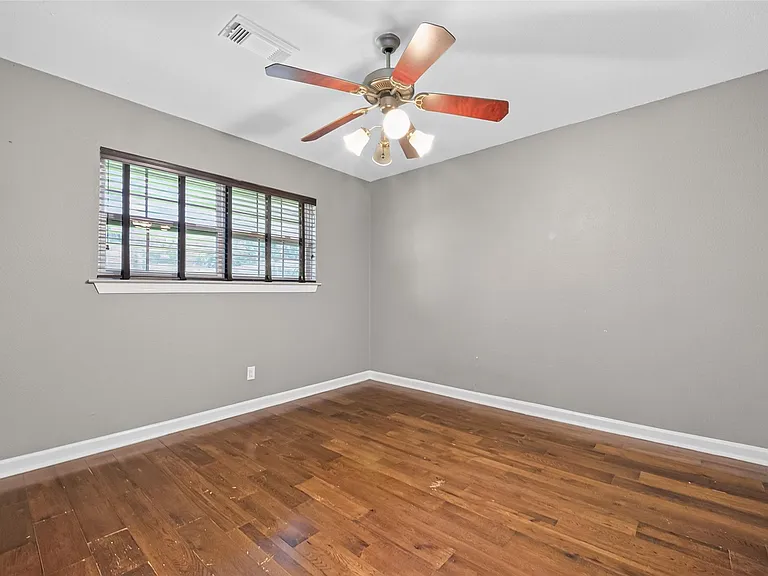 7713 Yoe St — Photo 27