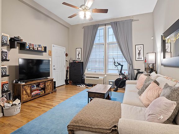 3rd image of 100 Garden St APT 1B