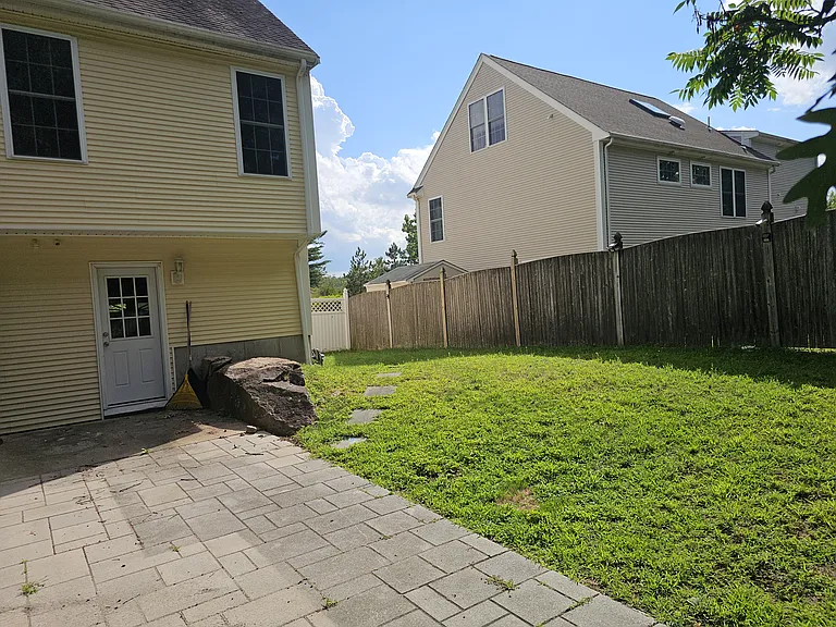 202 Falls Blvd — Photo 38