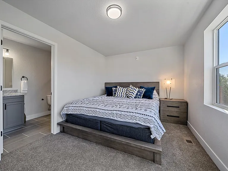 1320 Benton St — Photo 6