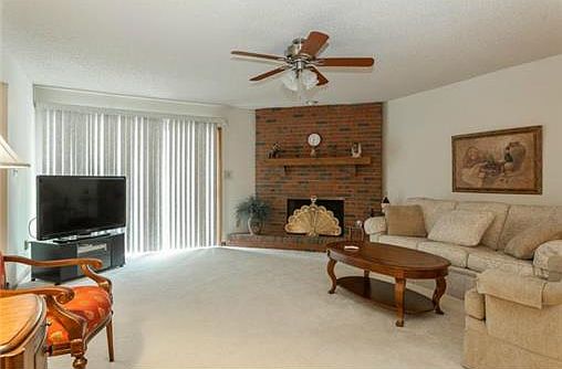 3rd image of 809 W 101st St