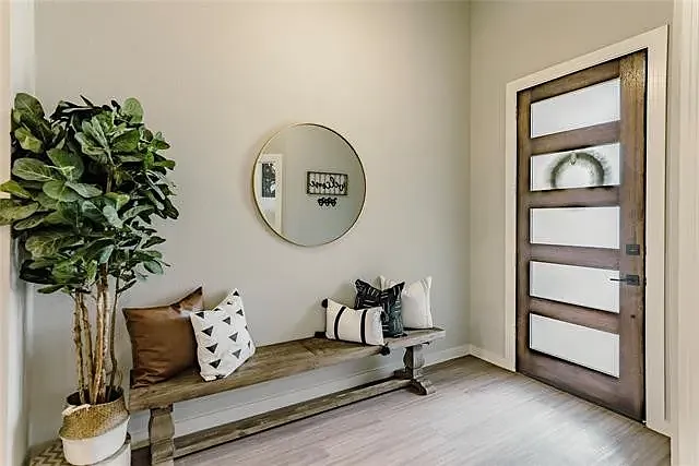 1249 Meridian Dr — Photo 3