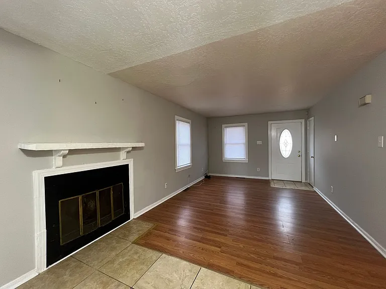 835 Winnetka Ave — Photo 3